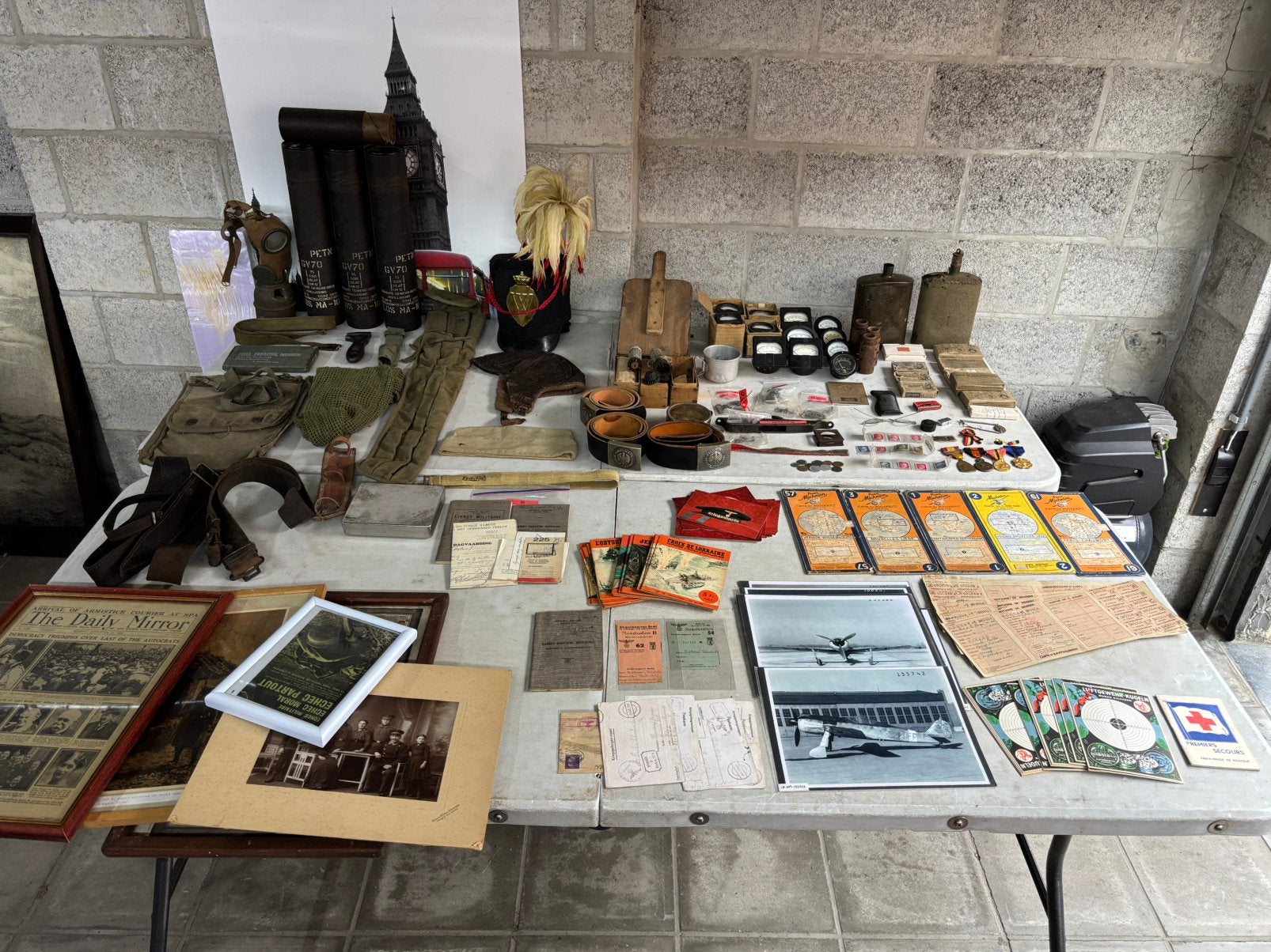 Lot Militaria divers dossier photo sur demande, Enlèvement