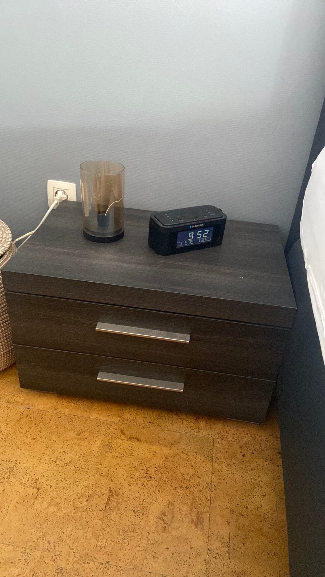 2 nachtkastjes met 2 lades in donker hout, Huis en Inrichting, Slaapkamer | Nachtkastjes, Ophalen, Gebruikt, 45 tot 65 cm, Minder dan 55 cm