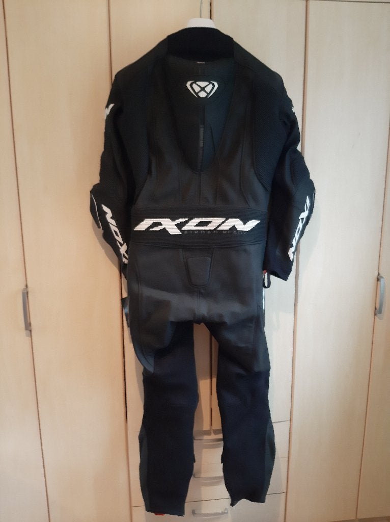 NIEUW - IXON ééndelig lederen racepak – Maat L (50-52), Motoren, Ixon, Ophalen, Nieuw met kaartje, Combipak