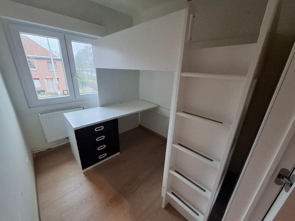 Hoogslaper wit/zwart met bureau, kleerkast en boekenrek, Kinderen en Baby's, Kinderkamer | Stapelbedden en Hoogslapers, Gebruikt