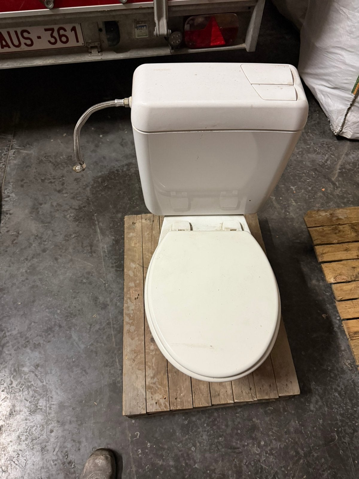 Toilet en lavabo, Ophalen, Gebruikt
