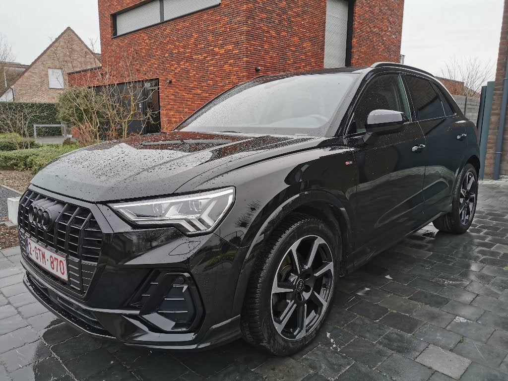 Audi Q3 S-Line Black Edition 35 TFSi S-Tronic, Auto's, Dealer onderhouden, 4 cilinders, Zwart, SUV of Terreinwagen