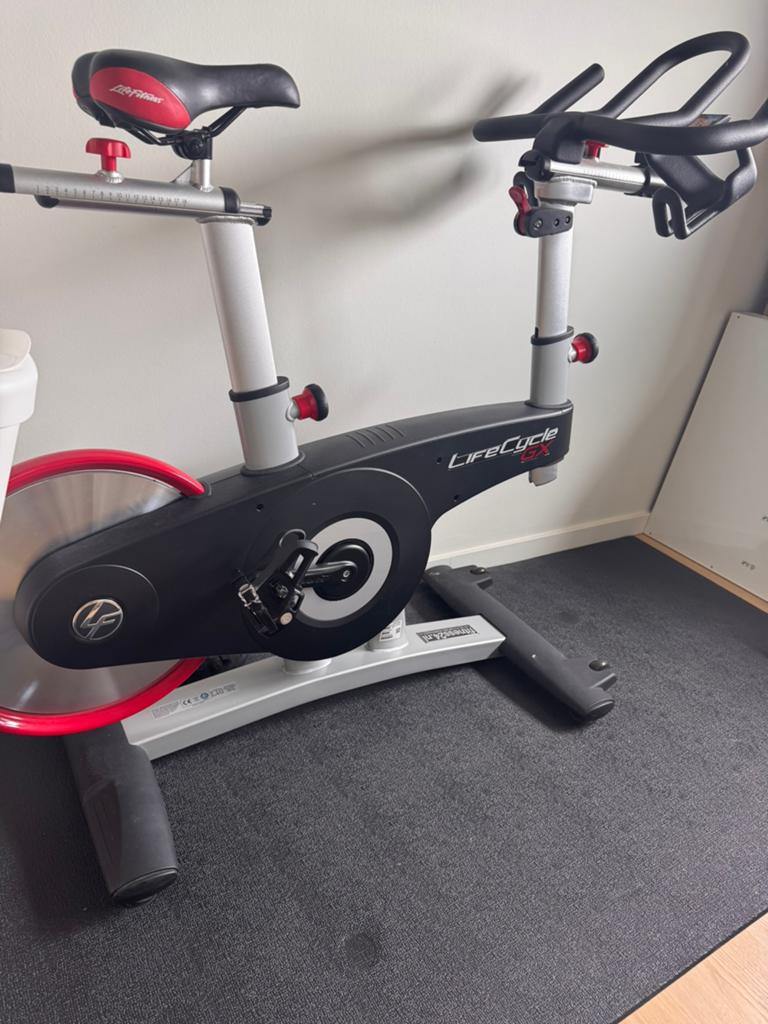 Spinning fiets, Sport en Fitness, Fitnessapparatuur, Ophalen, Overige materialen, Spinningfiets, Zo goed als nieuw