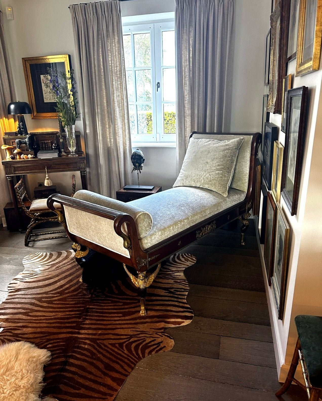 Le lit / méridienne de style Empire, Enlèvement