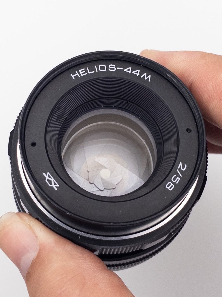 Helios 44M 58mm f/2 – Legendarische Swirly Bokeh, 58 mm, Refurbished, Ophalen of Verzenden, Standaardlens