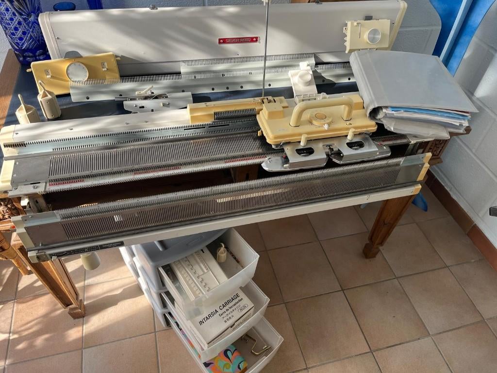 Tricoteuse Silver Reed SK280 fonture SRP60 N et chariot AG24, Ophalen, Zo goed als nieuw, Breien, Machine