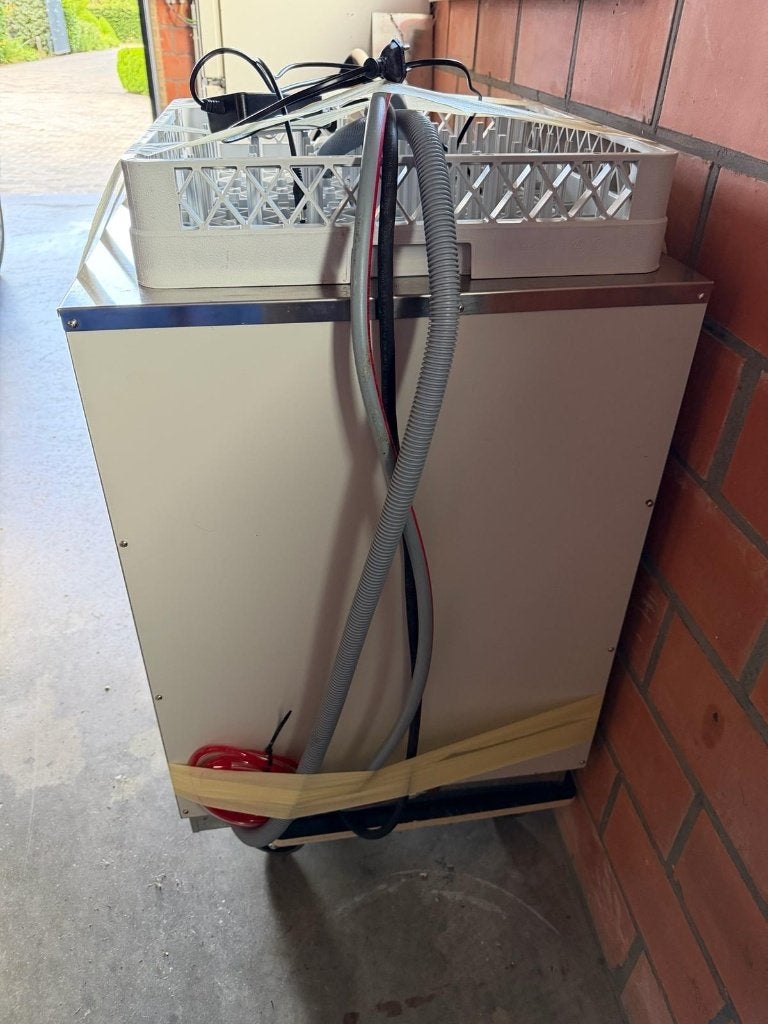 Industrieel afwasmachine, Ophalen, Gebruikt