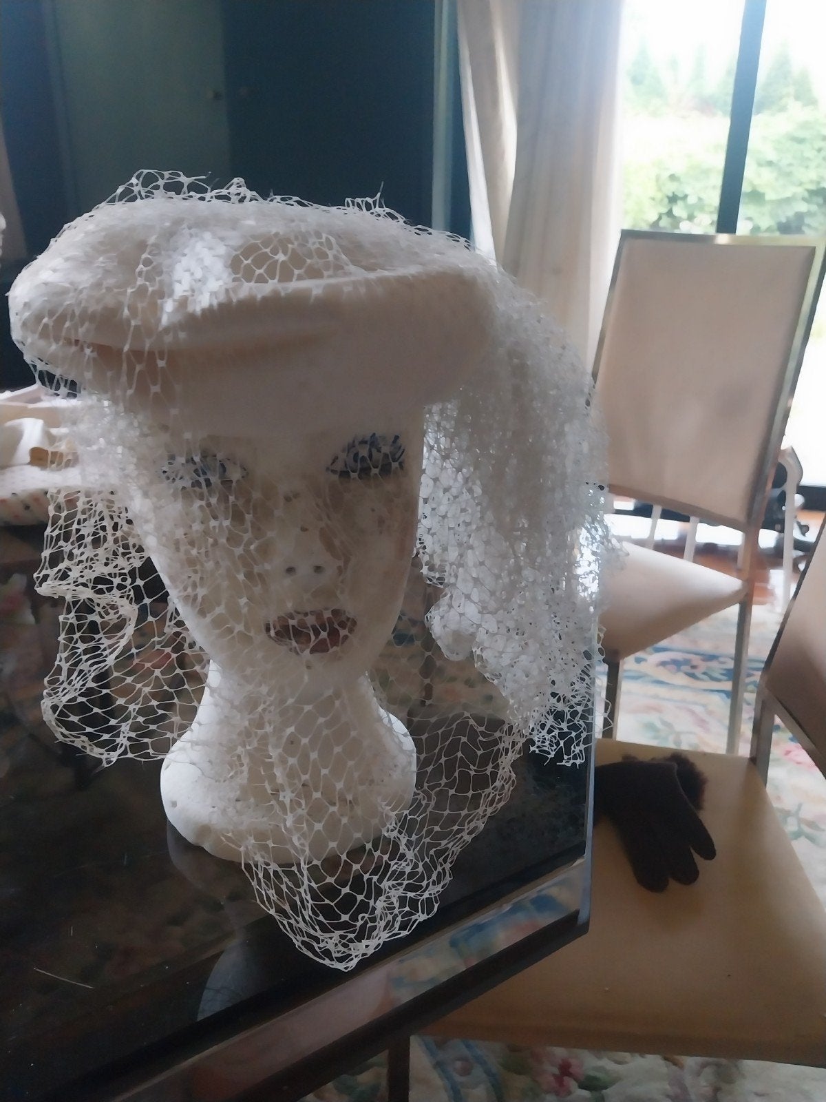 Chapeaux dentelle. Voilettes. A plumes. Annees folles., Enlèvement