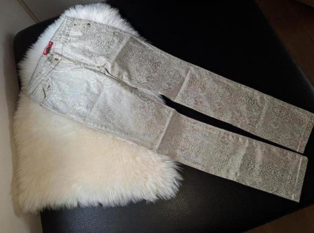 Licht grijze blinkende broek van Someone in maat 164, Kinderen en Baby's, Kinderkleding | Maat 164, Broek, Meisje, Ophalen of Verzenden