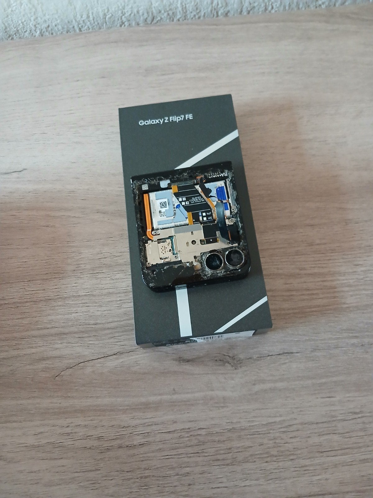 SAMSUNG FLIP 7FE SCHERM SCHADE, Enlèvement