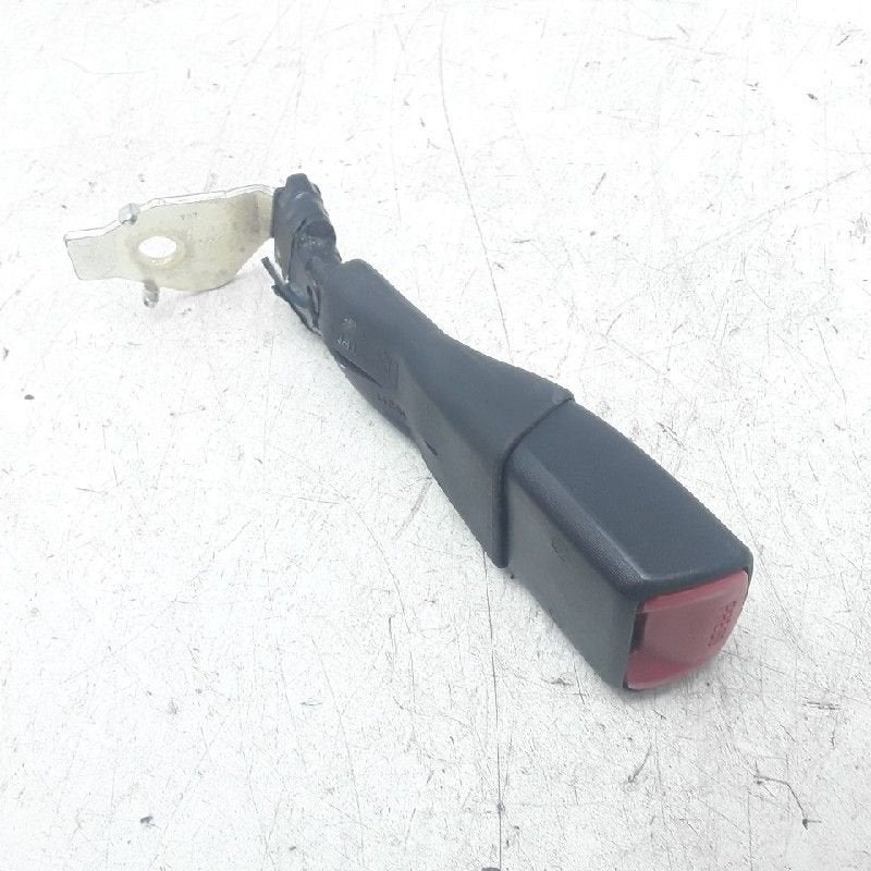 BOUCLE DE CEINTURE ARRIÈRE DROIT Toyota Auris (E15), Autos : Pièces & Accessoires, Habitacle & Garnissage, Utilisé, Toyota