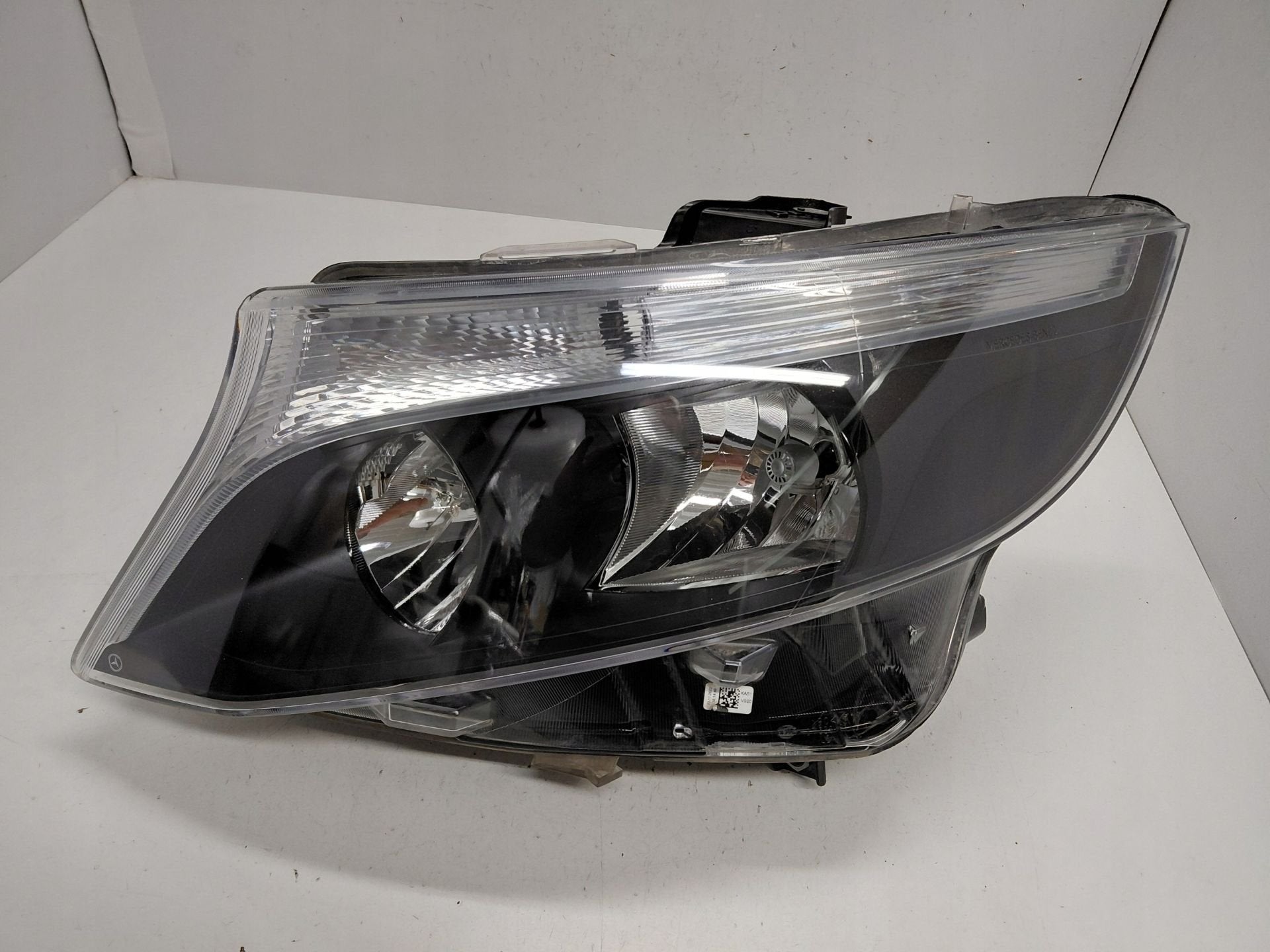 Mercedes Vito W447 Lift Koplamp Links A4479067700, Gebruikt, Mercedes-Benz AG, Mercedes-Benz, Mercedesstrasse 120
70372  Stuttgart, DE
