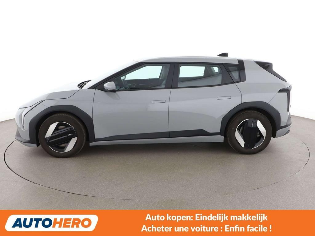 Kia EV4 electric drive 150 kW Air (bj 2025, automaat), Stof, Gebruikt, Zwart, 1811 kg