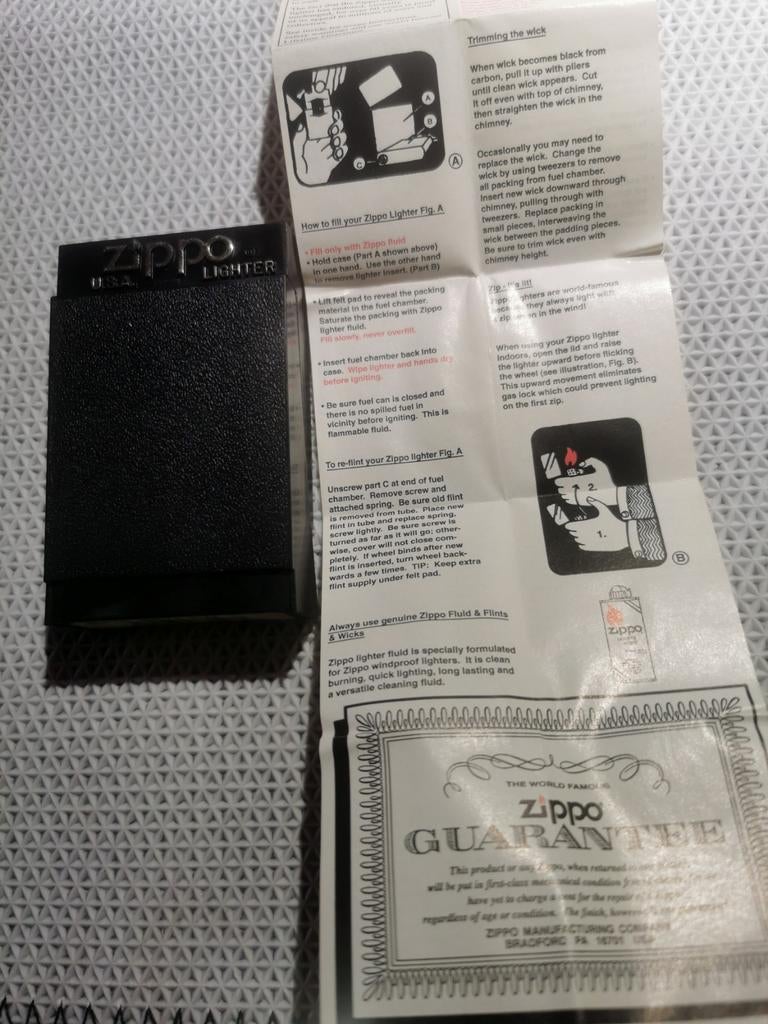 Zippo Volkswagen Beetle réf 250 VW Beetle Side année 2000, Collections, Articles de fumeurs, Briquets & Boîtes d'allumettes, Briquet