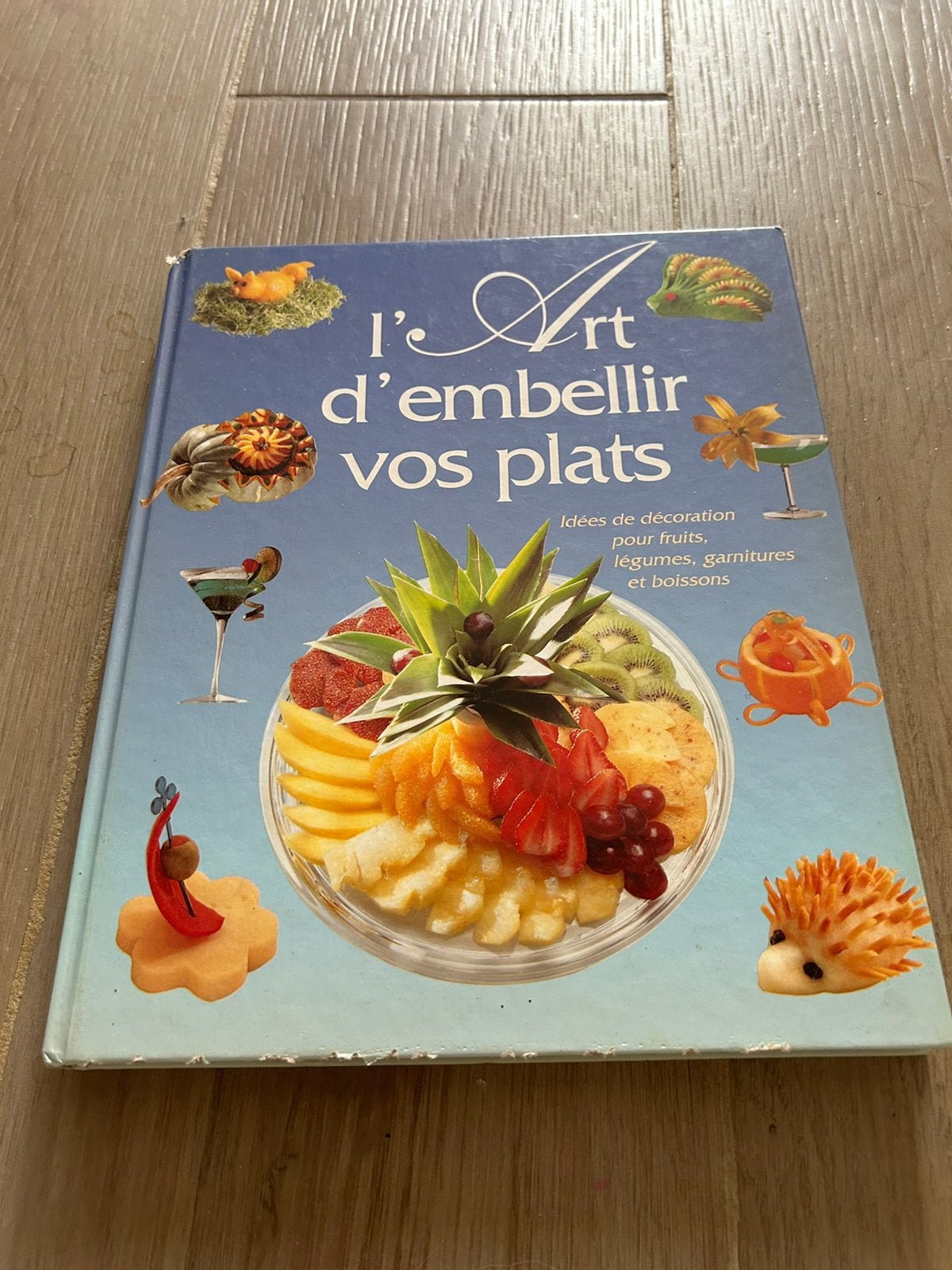 Livre L’art d’embellir vos plats, Enlèvement, Comme neuf