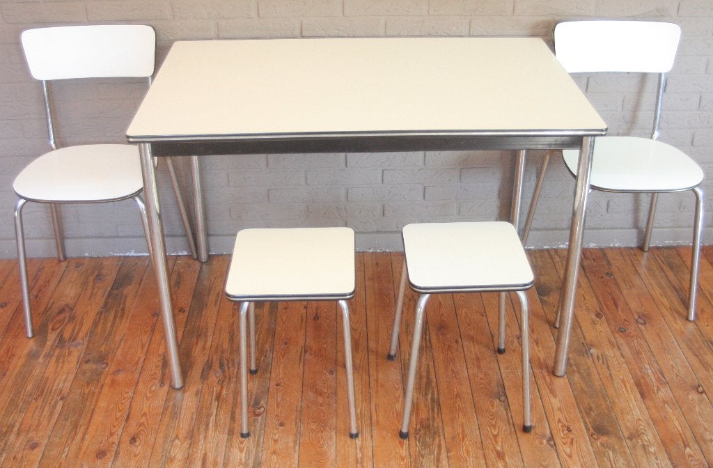 Hagelwitte Formica Tafel + Stoelen & Krukjes, Huis en Inrichting, Tafels | Eettafels, Ophalen, Overige houtsoorten, Zo goed als nieuw