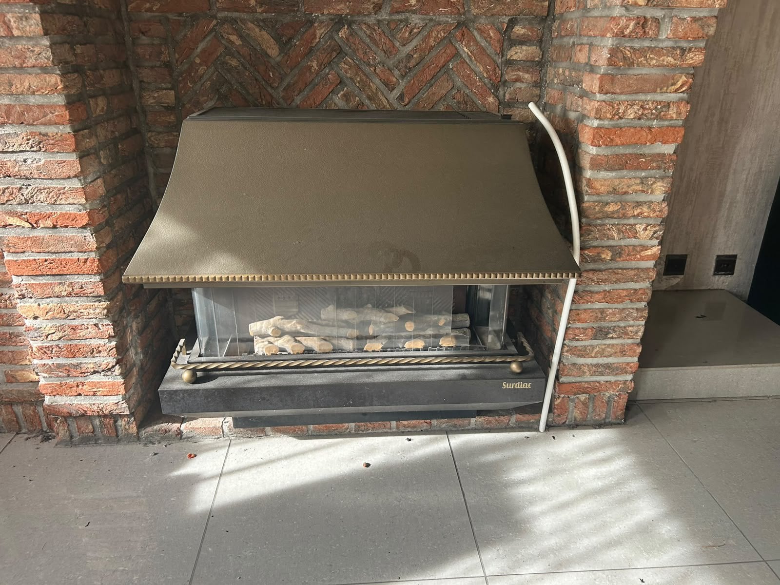 Cheminée classique SURDIAC, Enlèvement, Comme neuf, Encastré, Cheminée au gaz