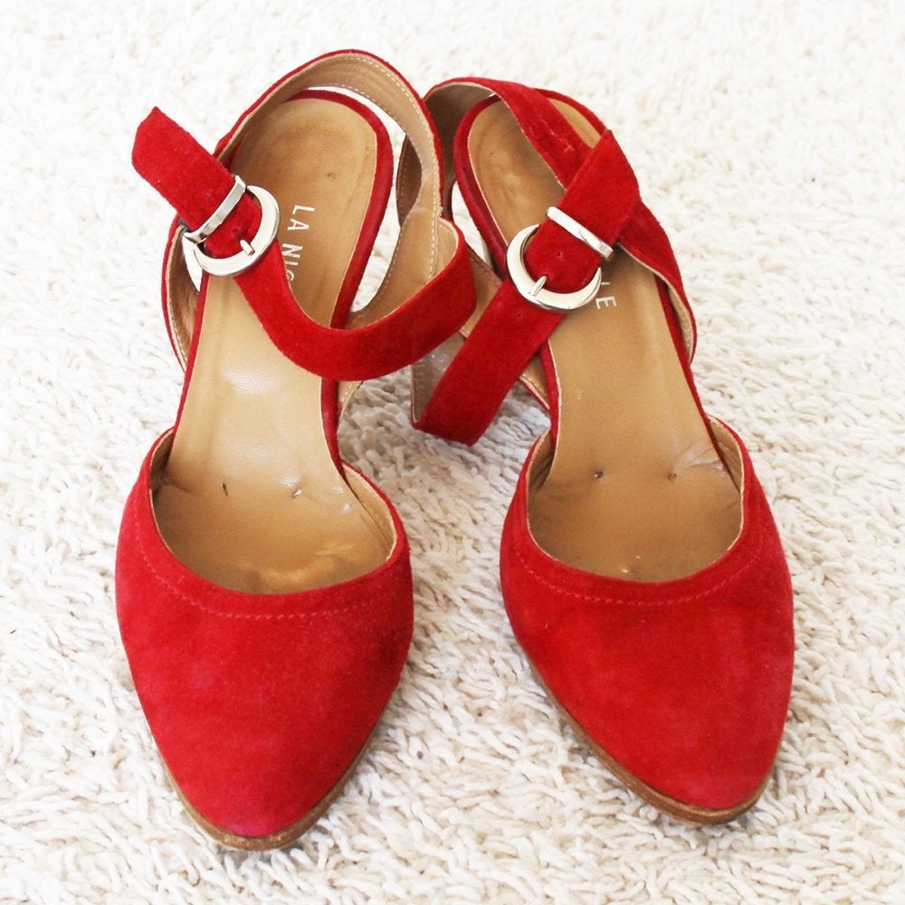 Mooie Suede La Nicole Paris Pumps s20 (Maat 39½) € 20,-, Kleding | Dames, Pumps, Ophalen of Verzenden, Gedragen, La Nicole Paris