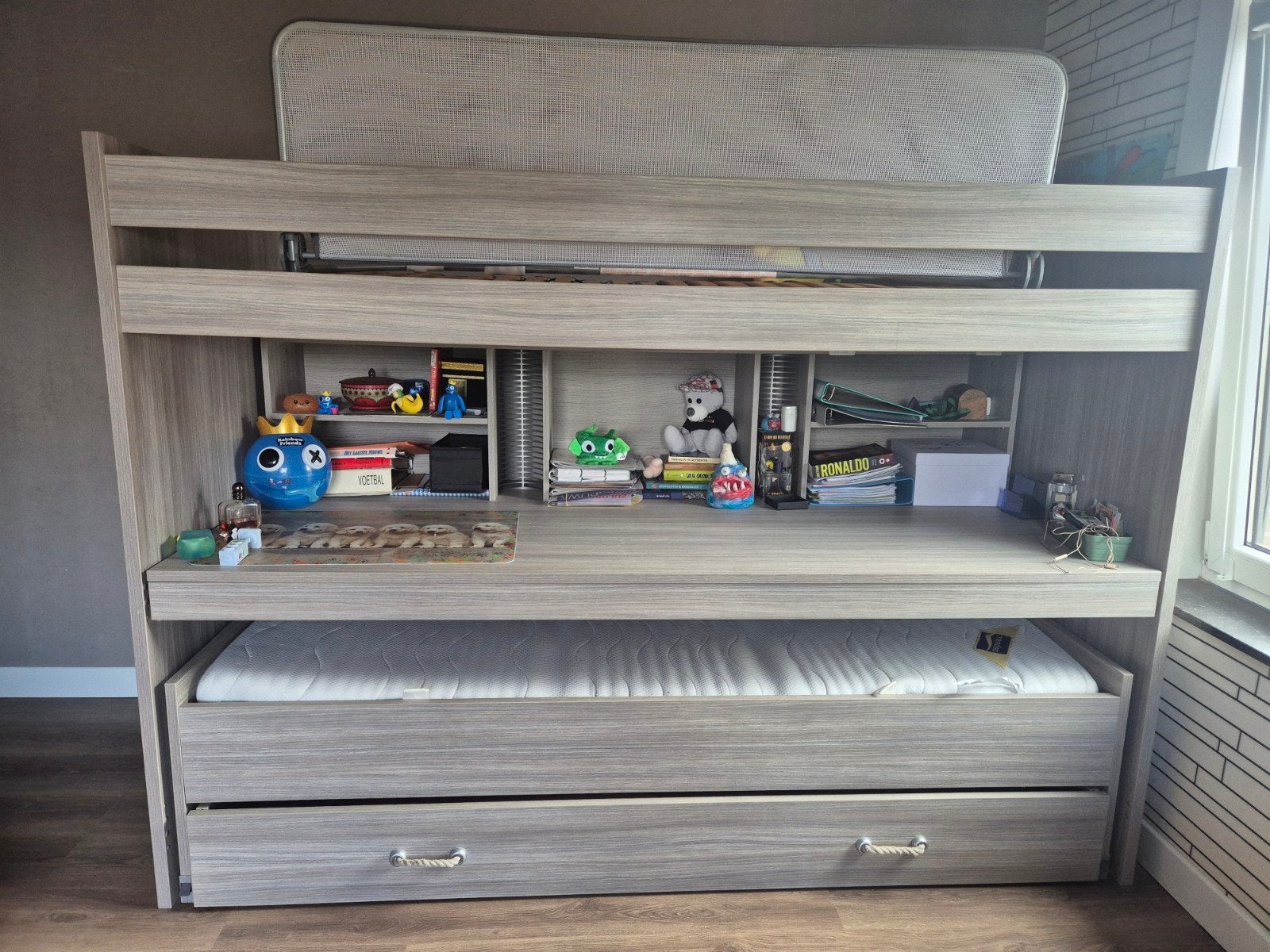 € 300 stapelbed met uitschuifbaar bureau en bergruimte, Ophalen, Stapelbed