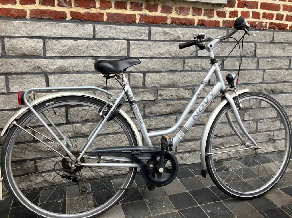 Novy Runner, Ophalen, Velgrem, Versnellingen, Zo goed als nieuw