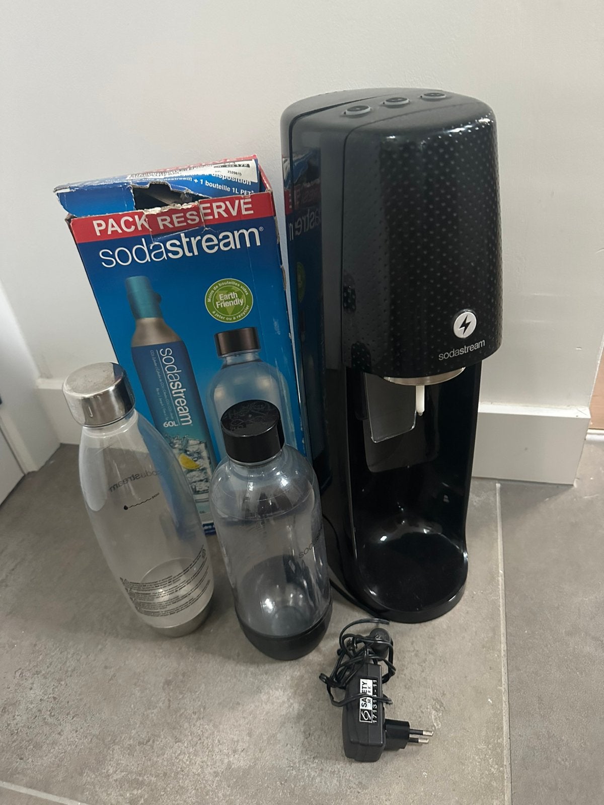 SodaStream Spirit One Touch zwart, Elektronische apparatuur, Bruiswatermachines, Ophalen, Zo goed als nieuw