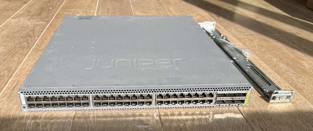 Juniper QFX5100-48T-AFI 10gbit/40gbit switch, Enlèvement ou Envoi, Utilisé