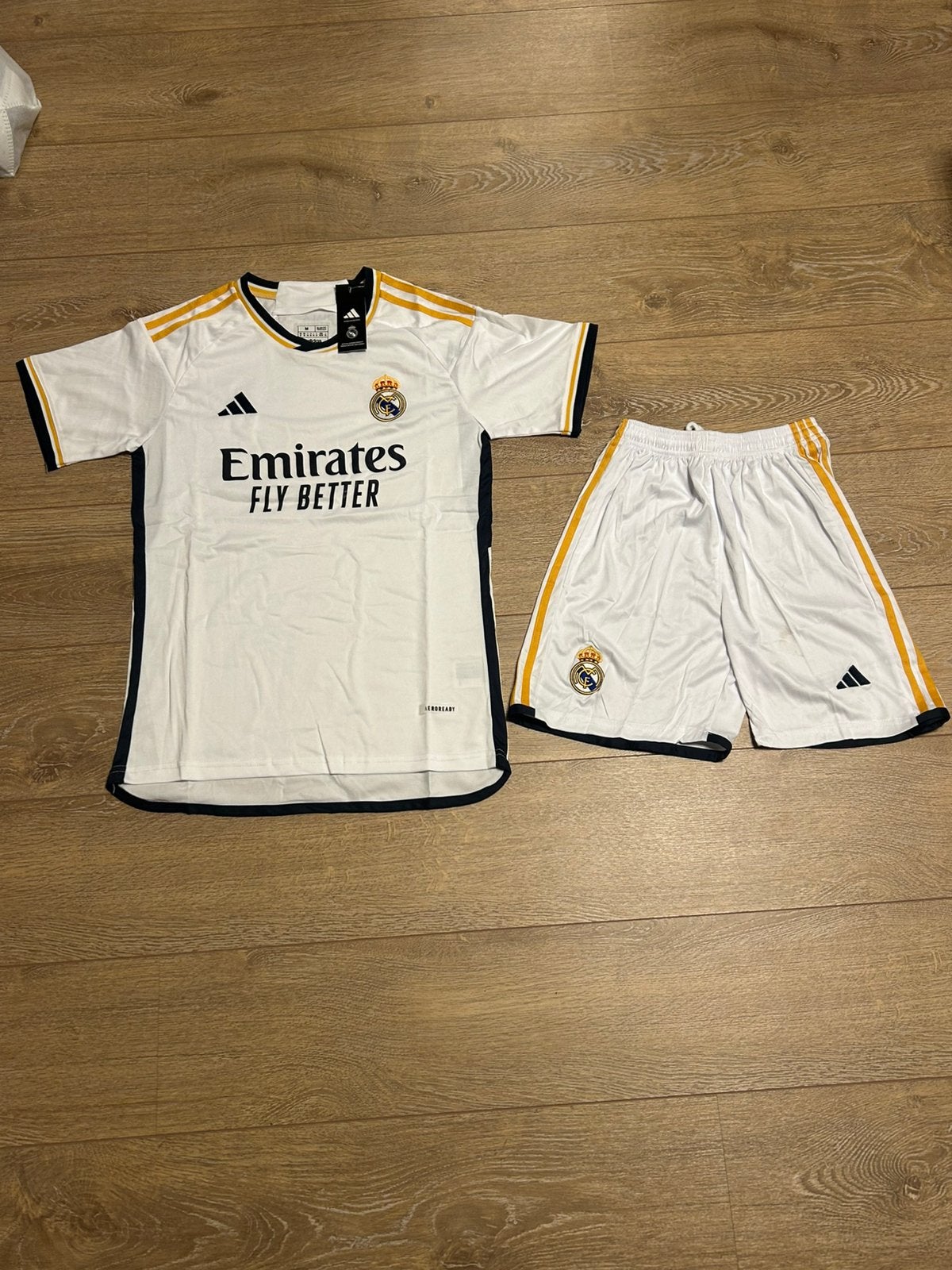 Real Madrid Voetbal Zomerset Tenu - NIEUW!, Taille M, Enlèvement, Neuf, Set