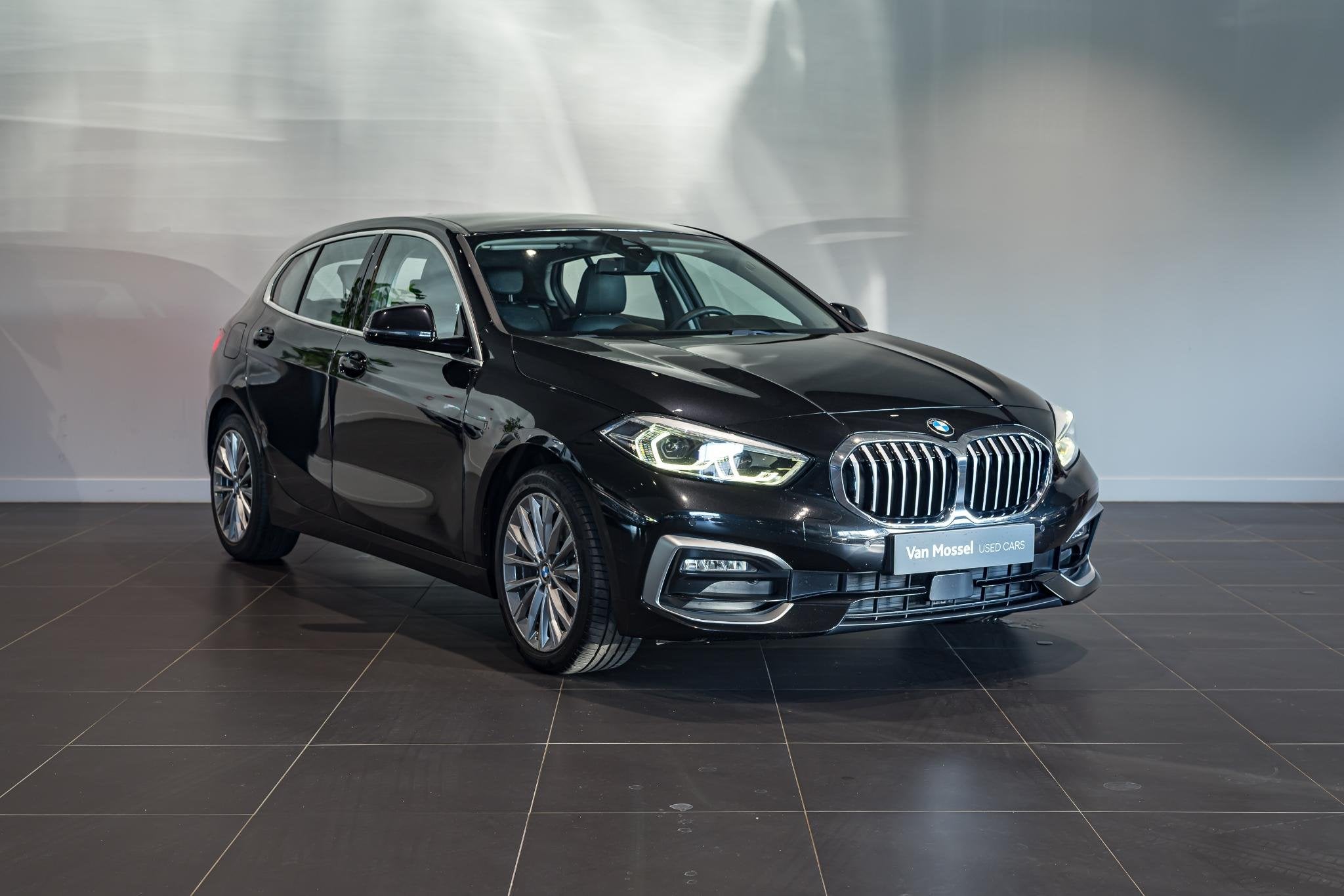 BMW 1 Reeks Hatch 116dA (85 kW) | PDC V+A | Zetelverw. | Sfe, Auto's, Gebruikt, 116 pk, Zwart, https://public.car-pass.be/vhr/47488c34-2376-495e-a05b-61399208719f