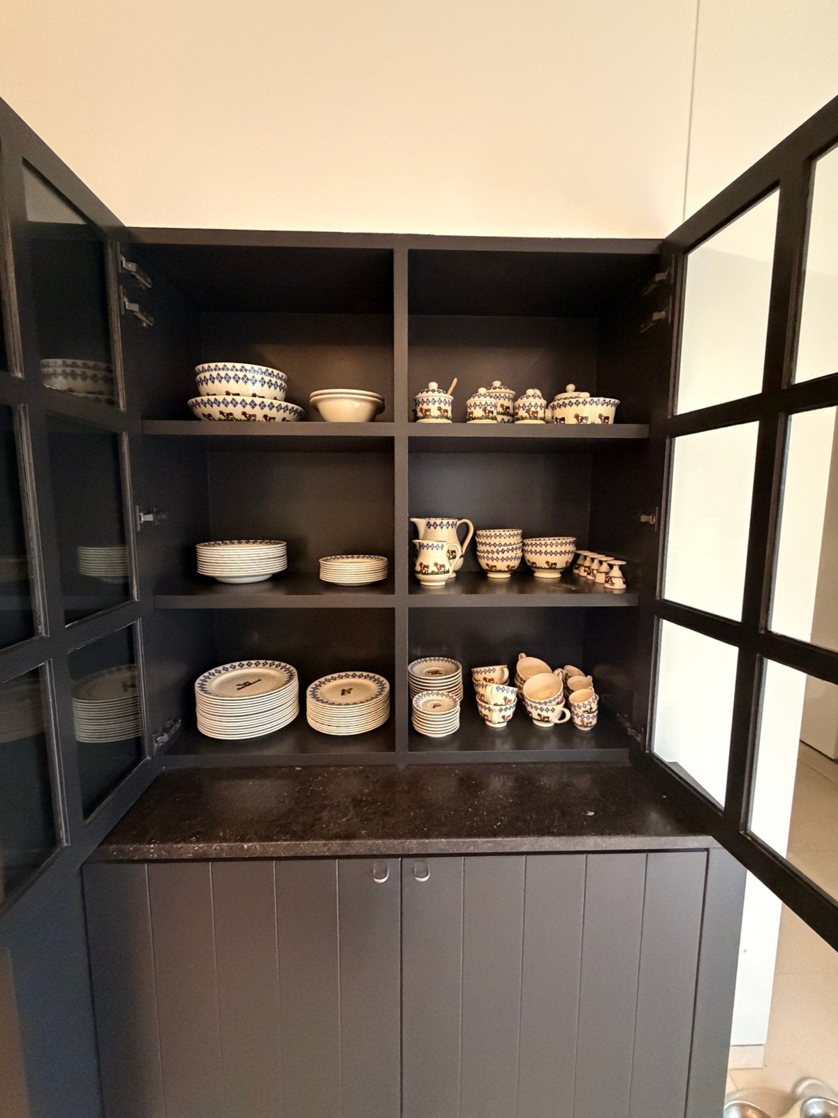Brixton pottery london servies koetjes compleet, Ophalen