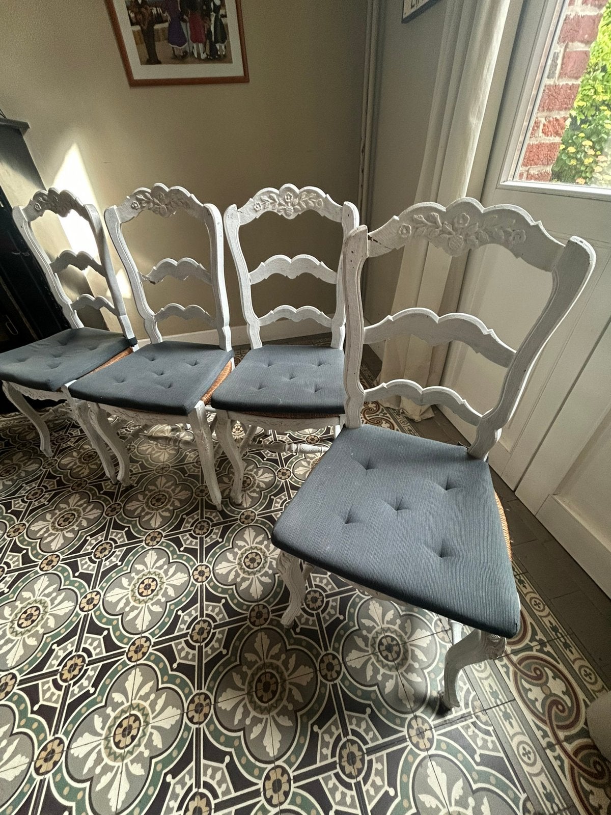 4 chaises anciennes, Enlèvement
