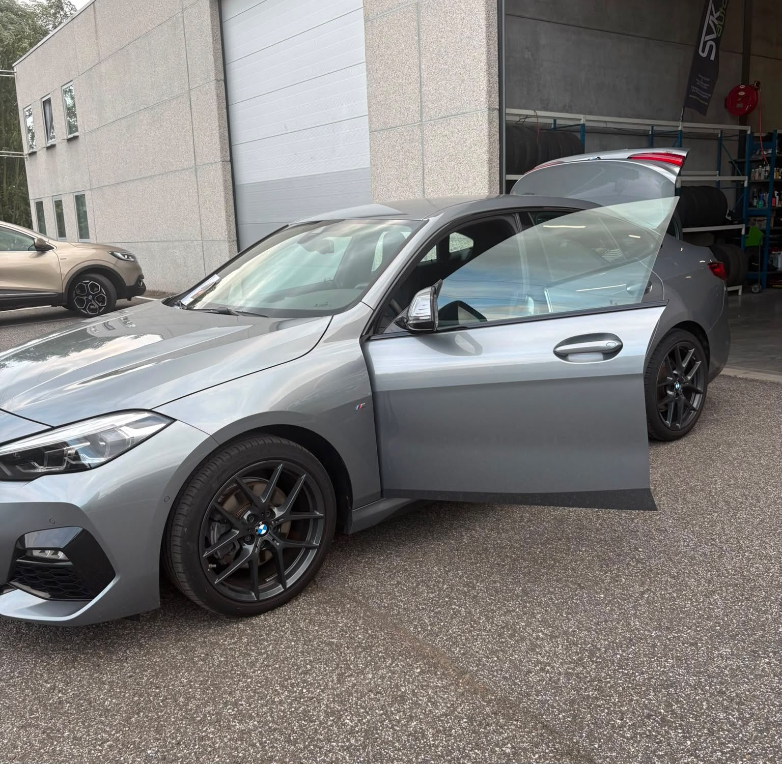 1st eig! M-Pakket | Alcantara | M-Velgen | 56.000 km | 2024, Auto's, Dealer onderhouden, Bi-Xenon koplampen, Alcantara, 5 zetels