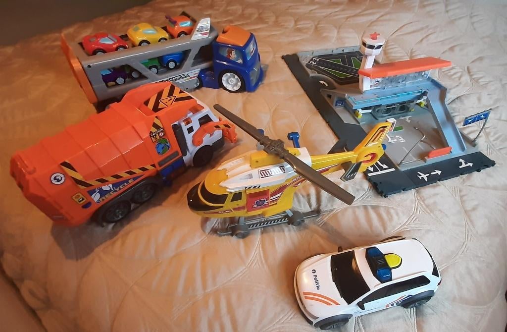 Speelgoed voertuigen + Mario kart racebaan Hot Wheels, Kinderen en Baby's, Speelgoed |Speelgoedvoertuigen, Ophalen, Gebruikt