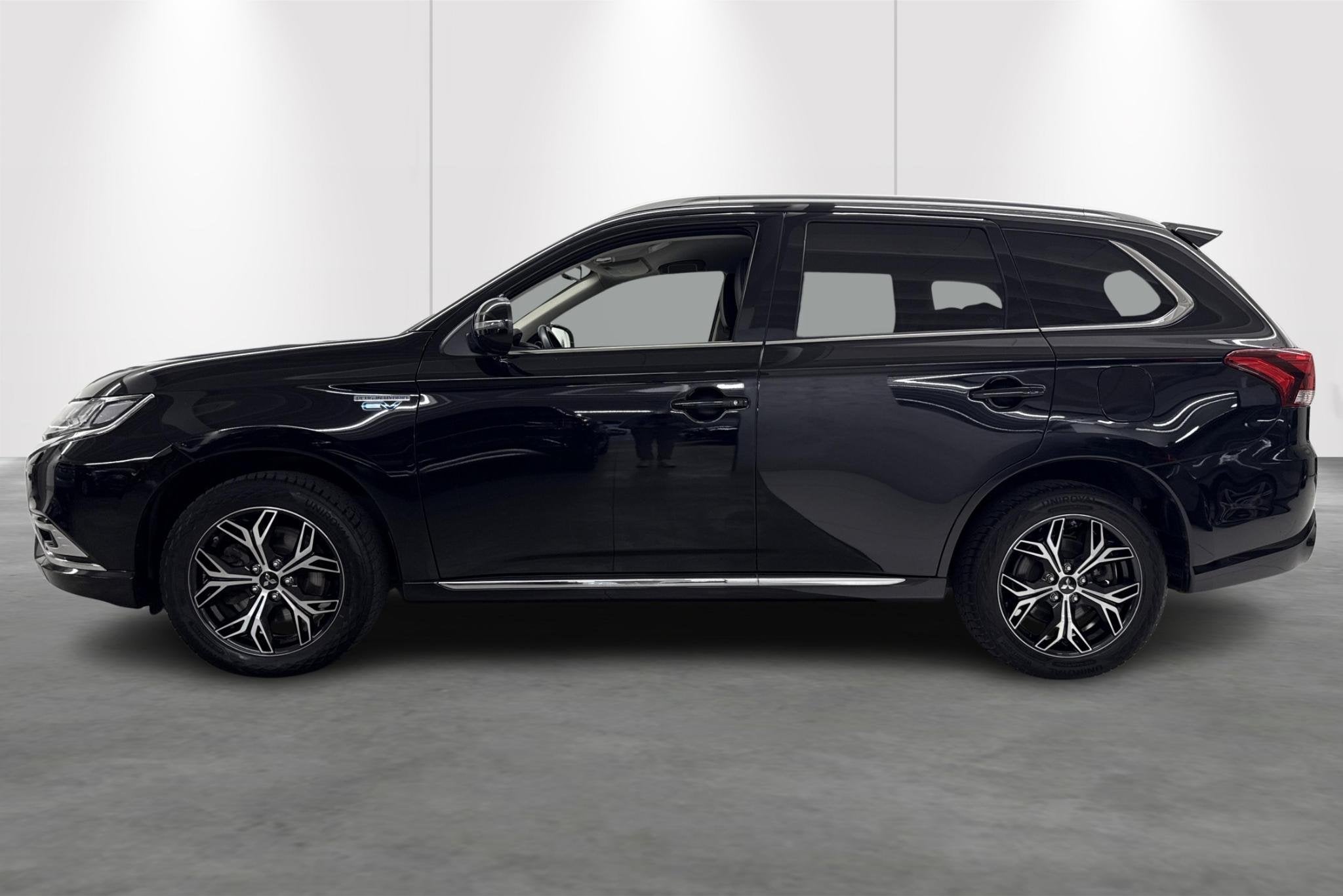 Mitsubishi Outlander 2.4 PHEV Intense (automatique), Autos, Outlander, 1865 kg, 5 portes, 5 places