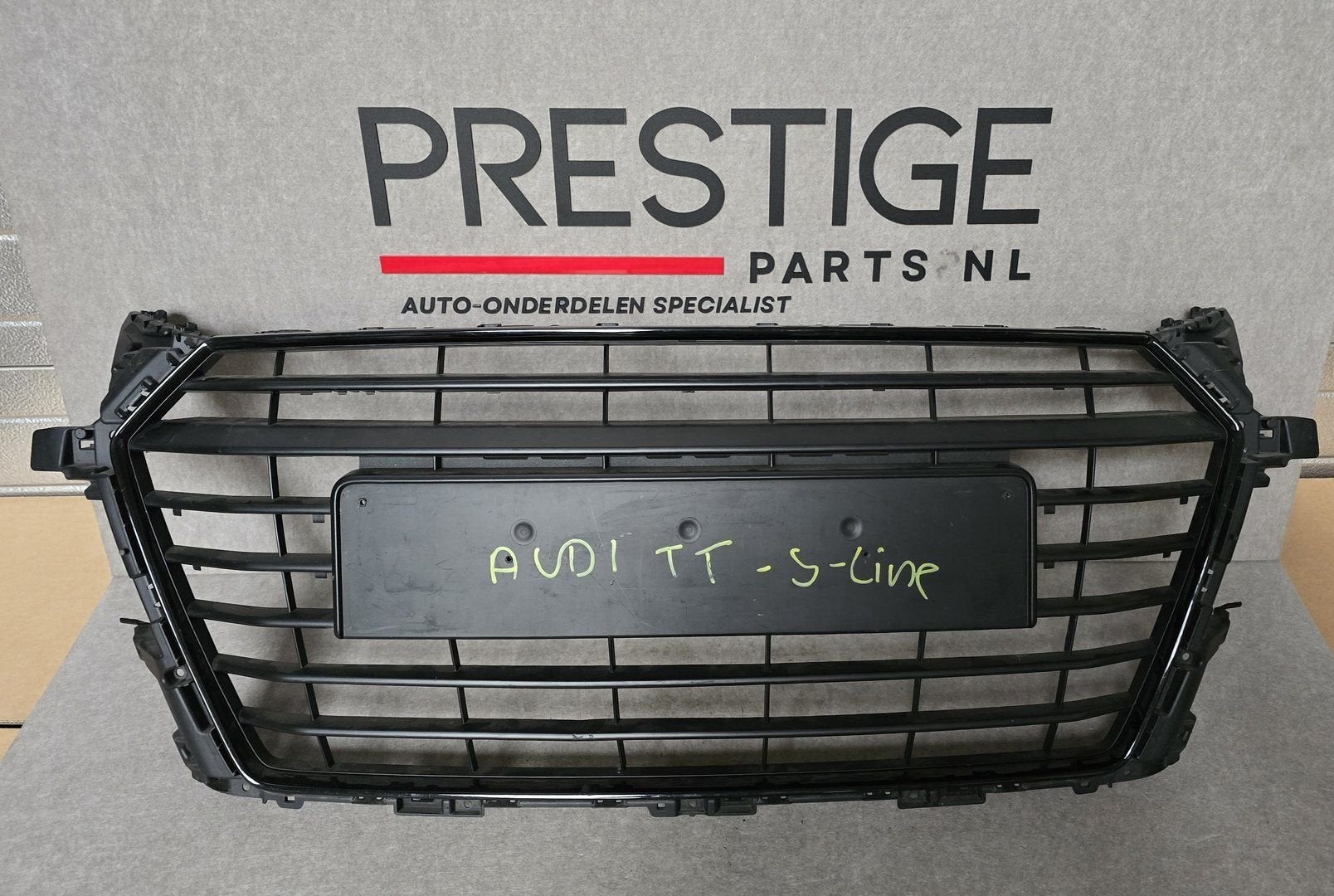 Grill Audi TT 8S TTS Origineel Grille 8S0853651A bj.2014-, Gebruikt, -, Voor, Ophalen of Verzenden