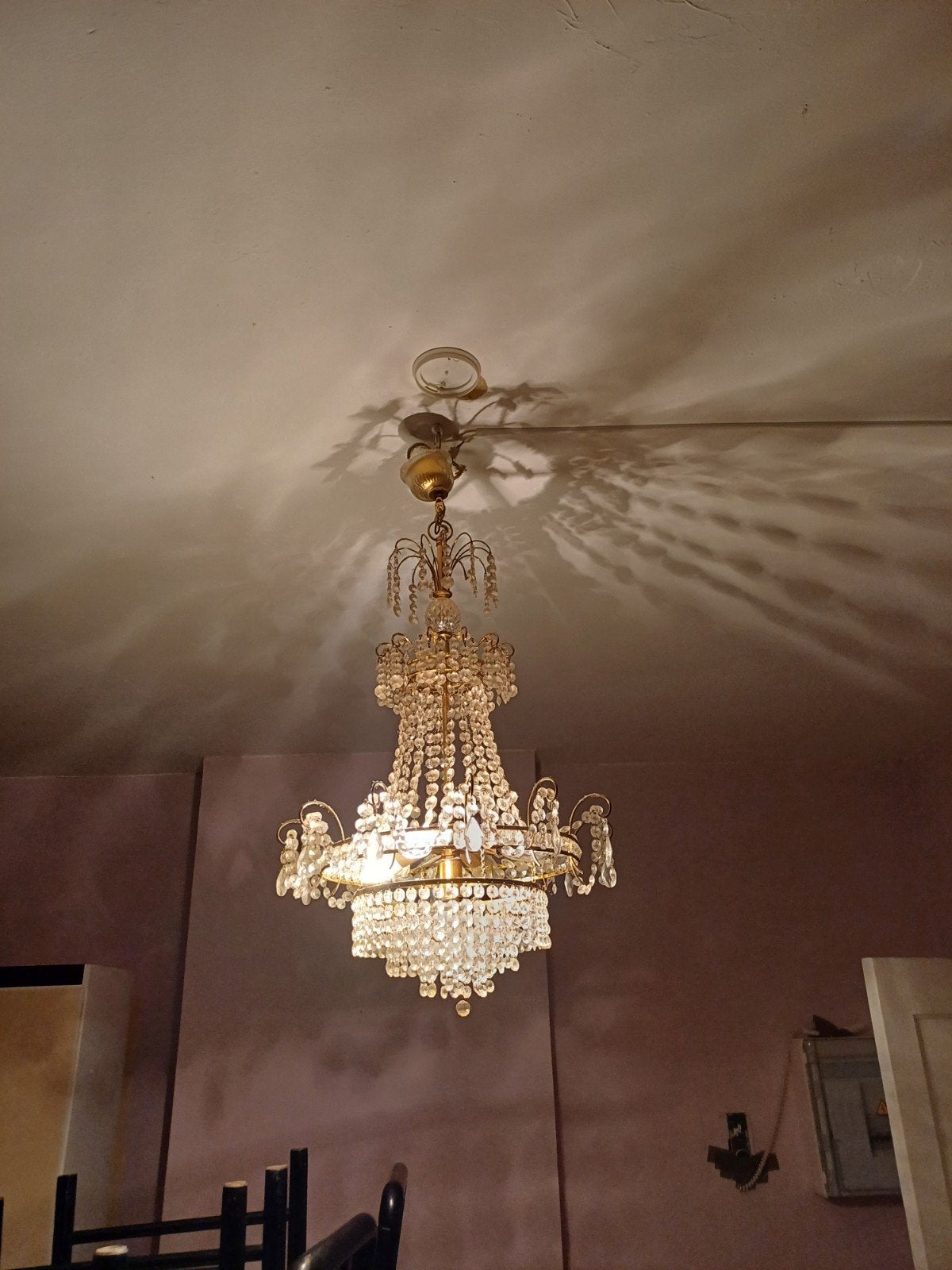 2 ANCIENS LUSTRES EN CRISTAL — PIÈCES DE CHARME À SAISIR !, Enlèvement, Utilisé, Verre