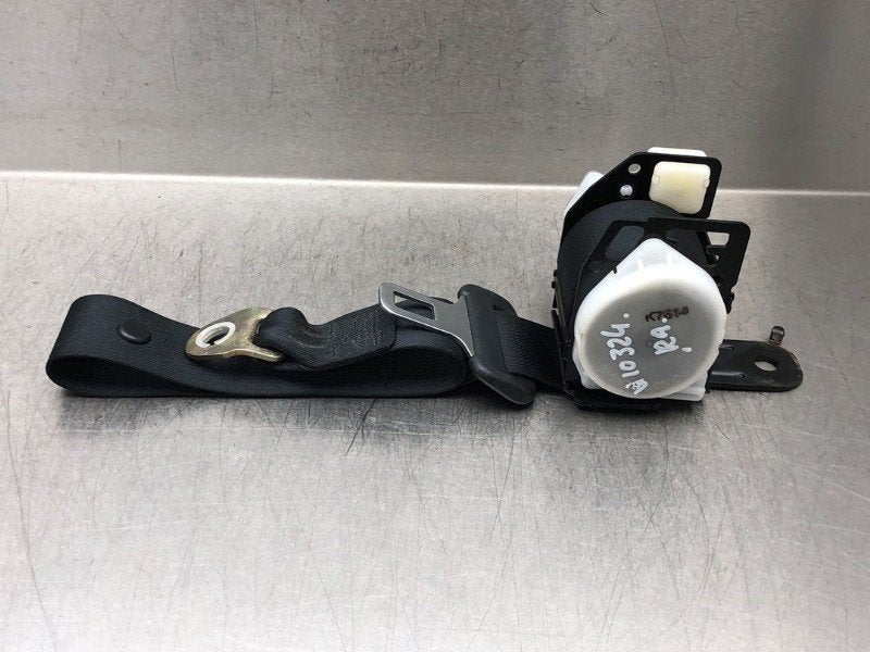 CEINTURE DE SECURITE ARRIERE DROITE Toyota Corolla (E12), Utilisé, Toyota