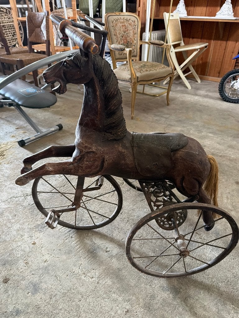 Antiek houten paard, Ophalen