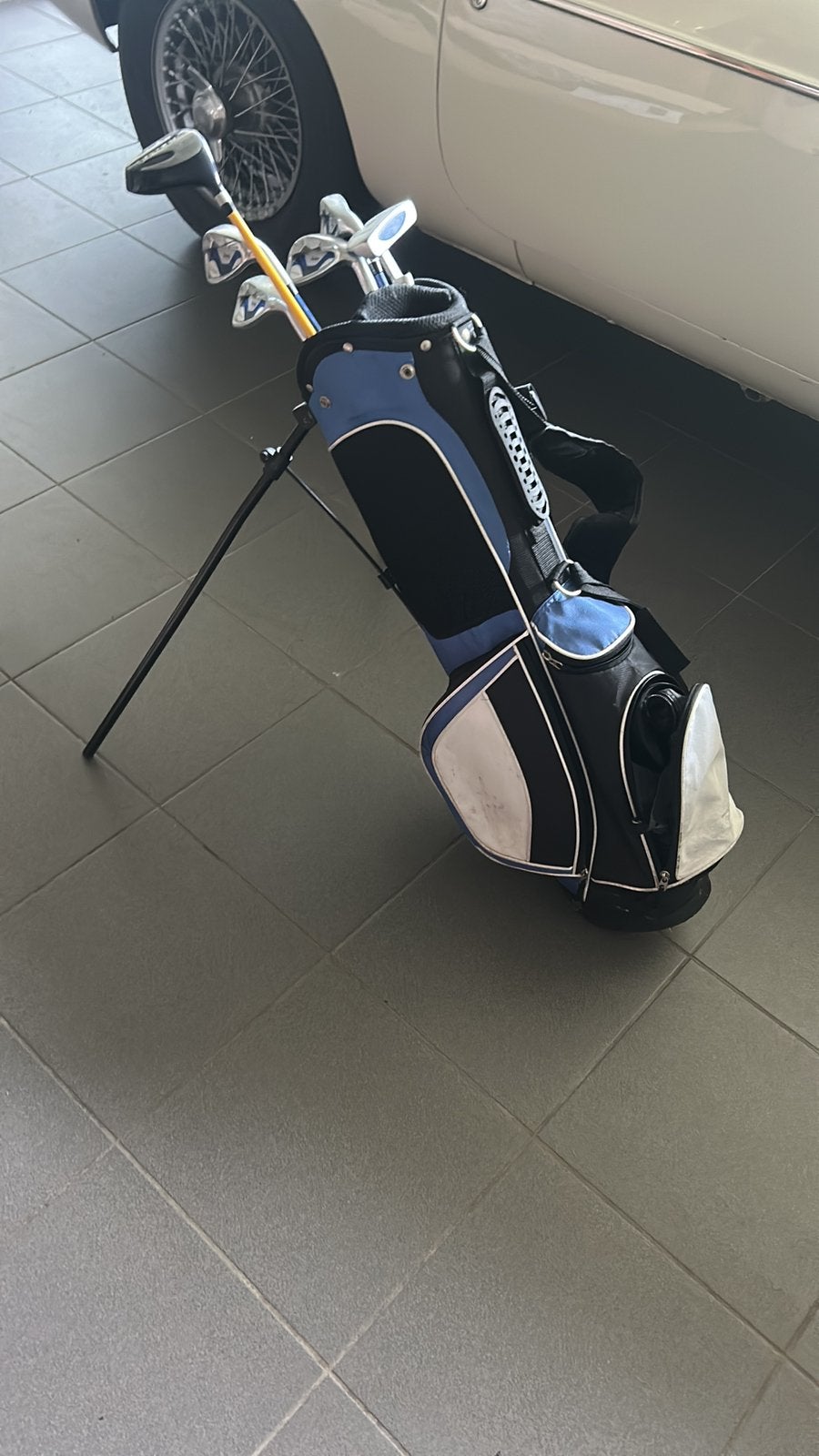 Golfclubs en zak junior, Sport en Fitness, Golf, Ophalen, Zo goed als nieuw