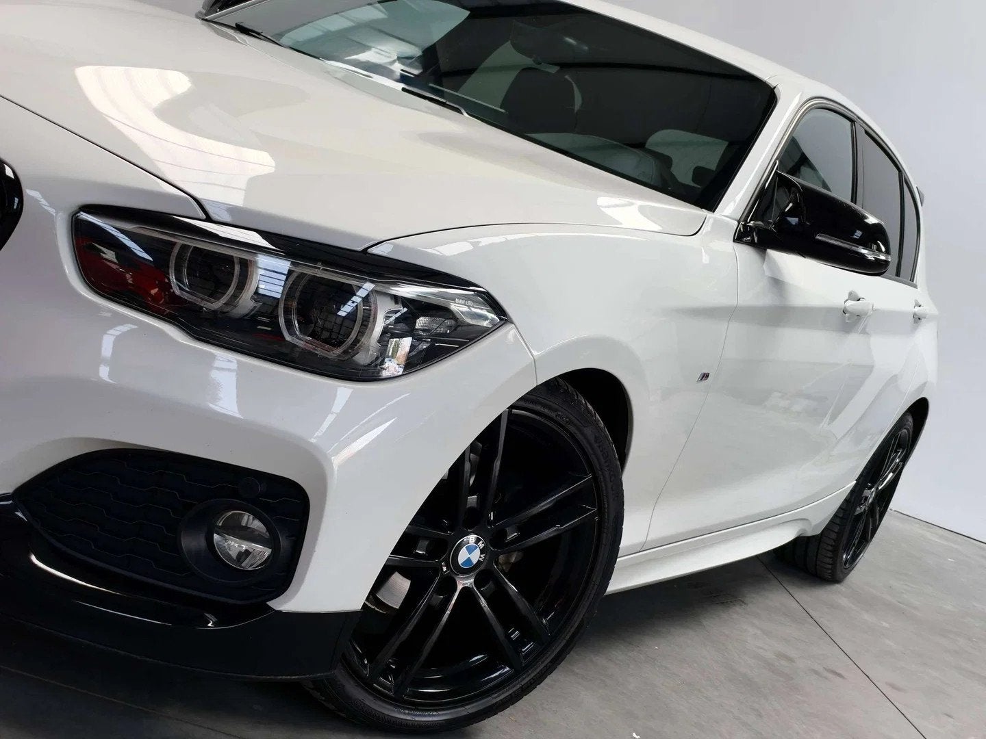 BMW 1 Serie 118 iA PACKM-KIT MAXTON-CARPLAY-GPS-CAMERA-JANTE, Autos, 100 kW, Achat, 174 g/km, Euro 6