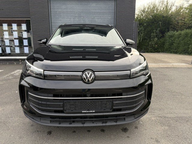Vw Tiguan 1.5 Benzine DSG Leder Trekhaak AdapCruise 360Cam, Auto's, Dealer onderhouden, 4 cilinders, Lichtsensor, Leder en Stof
