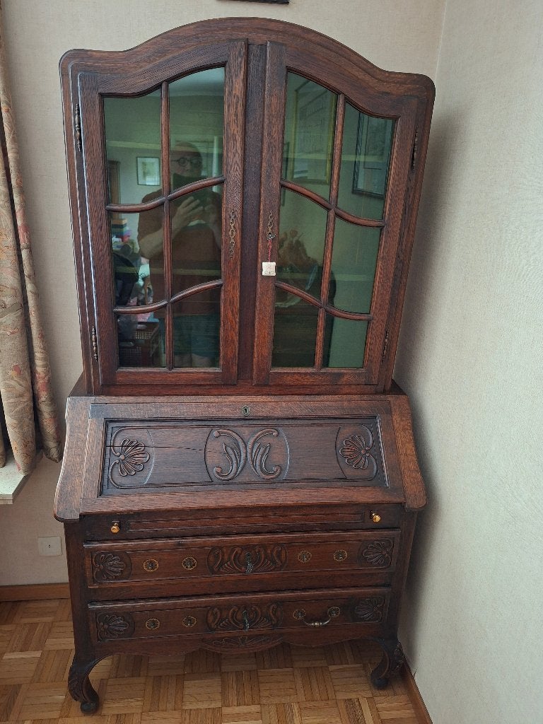 Secretaire in goede staat., Huis en Inrichting, Kasten | Secretaires, Ophalen, Gebruikt, Klassieke stijl. Mooi houten insnijwerk op het werkblad.