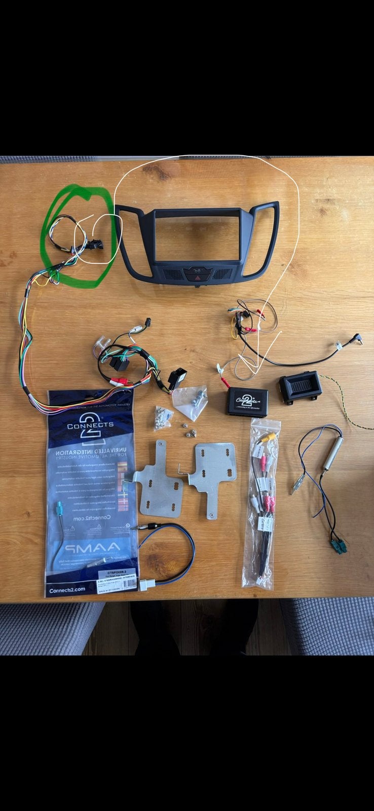 Ford c-max / cuga radio fascia frame, Autos : Divers, Autoradios, Comme neuf, Enlèvement ou Envoi