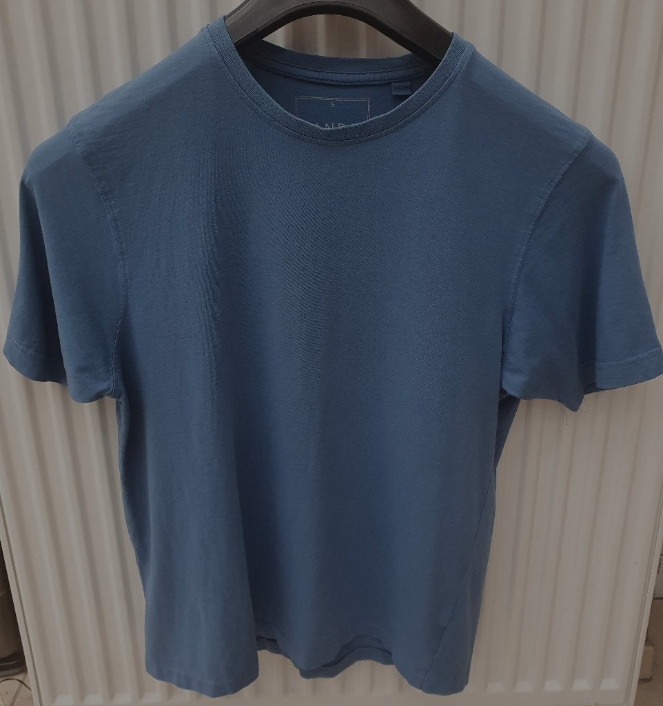 2 t-shirten: Blauw en oranje maat S, Vêtements | Hommes, T-shirts, Enlèvement ou Envoi, Autres couleurs, Taille 46 (S) ou plus petite
