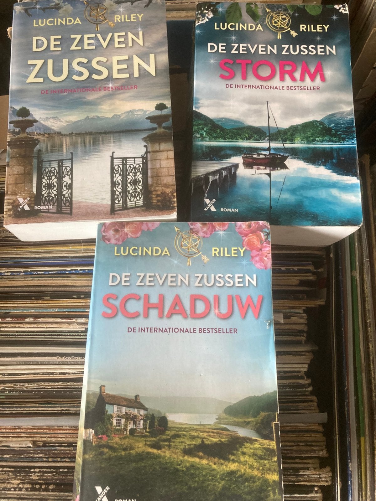 De DRIE ZUSSEN, Boeken, Ophalen, Zo goed als nieuw