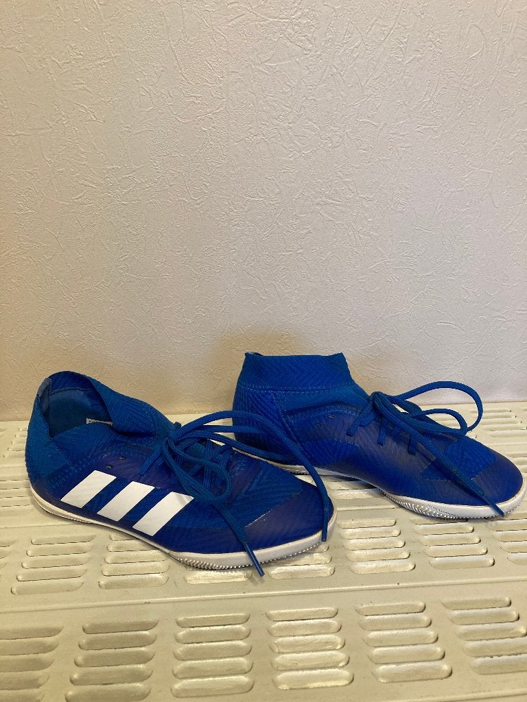 Blauwe sportschoenen zonder nopjes, met veters, Adidas N, 32, Sportschoenen, Ophalen of Verzenden, Zo goed als nieuw, Adidas Nemeziz