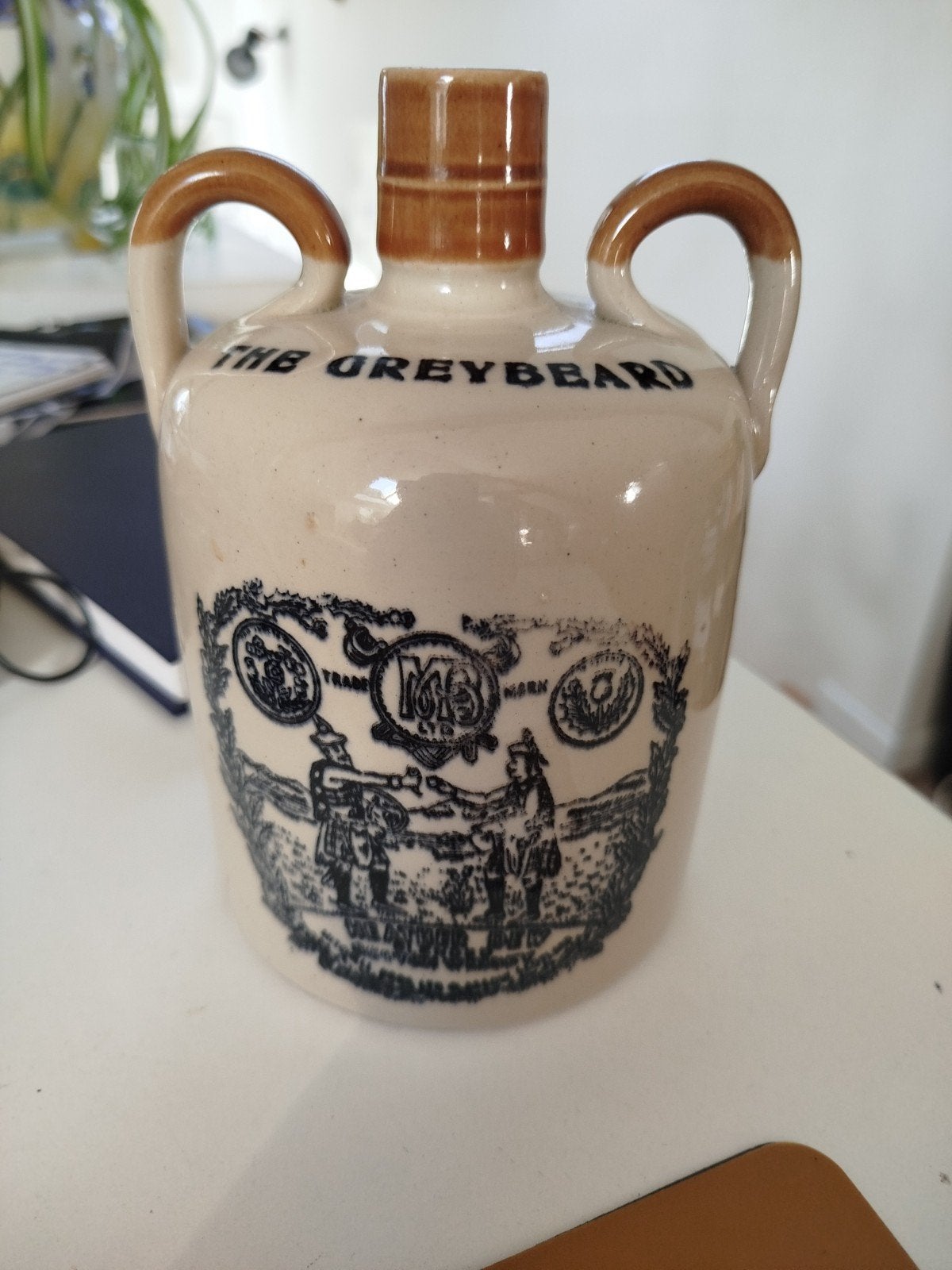 Cruche en grès à wisky " The Greybeard Heather Dew" Ecosse, Antiquités & Art, Enlèvement ou Envoi
