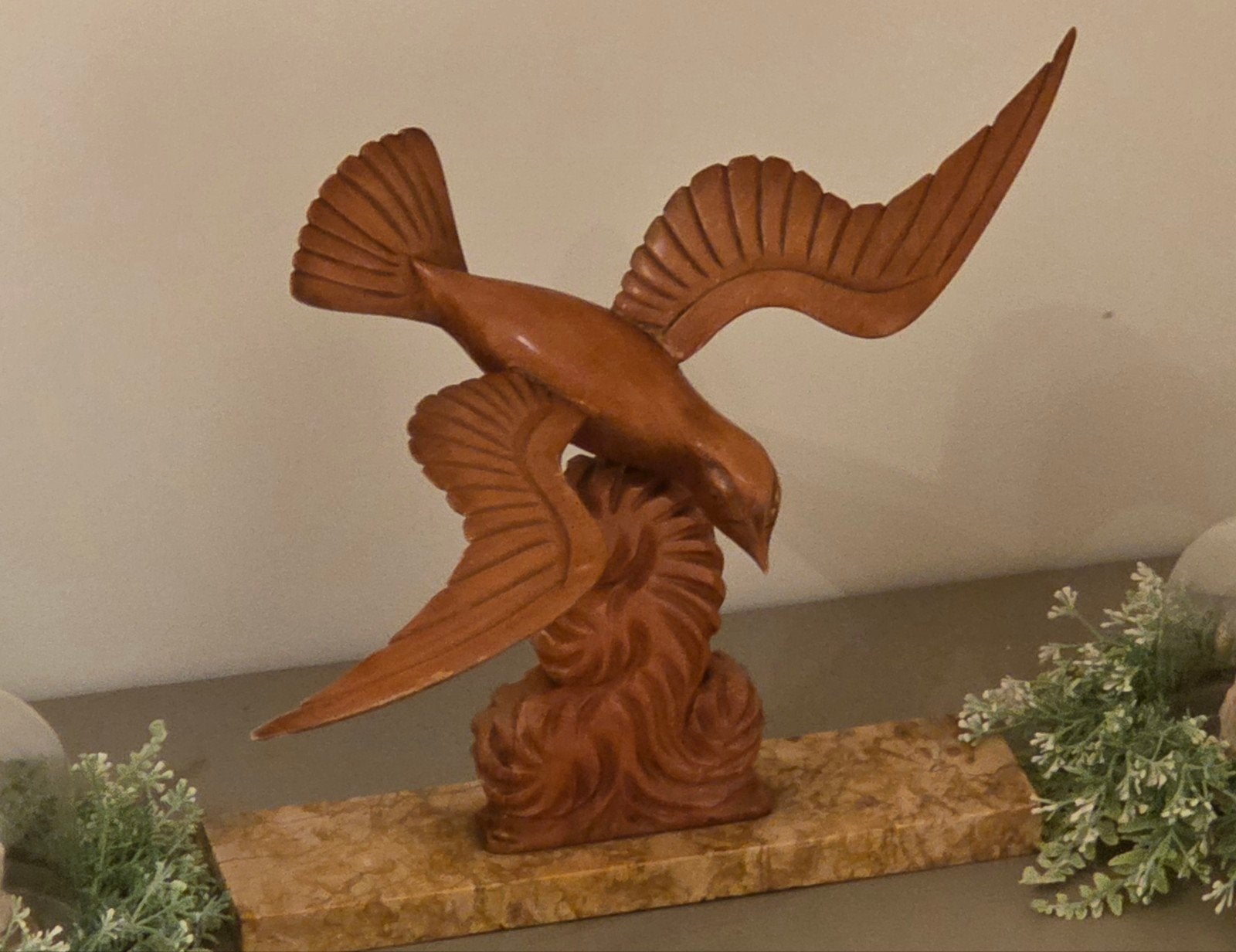 Art deco/grote houten meeuw op marmeren sokkel, Antiek en Kunst, Kunst | Beelden en Houtsnijwerken, Vogel, Art deco, Ophalen
