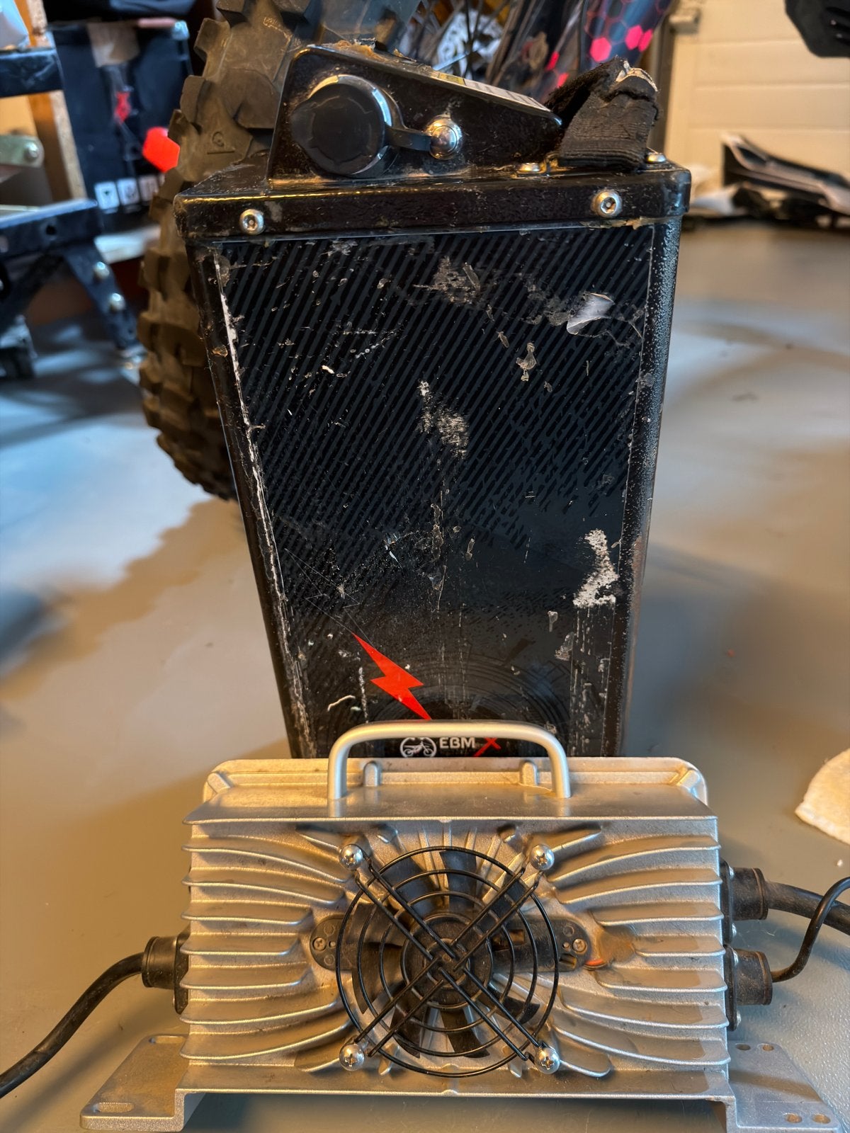 Surron light bee - 72v batterij + lader, Ophalen, Gebruikt