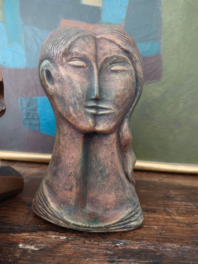 Sculpture en terre cuite – Couple stylisé moderniste, Enlèvement