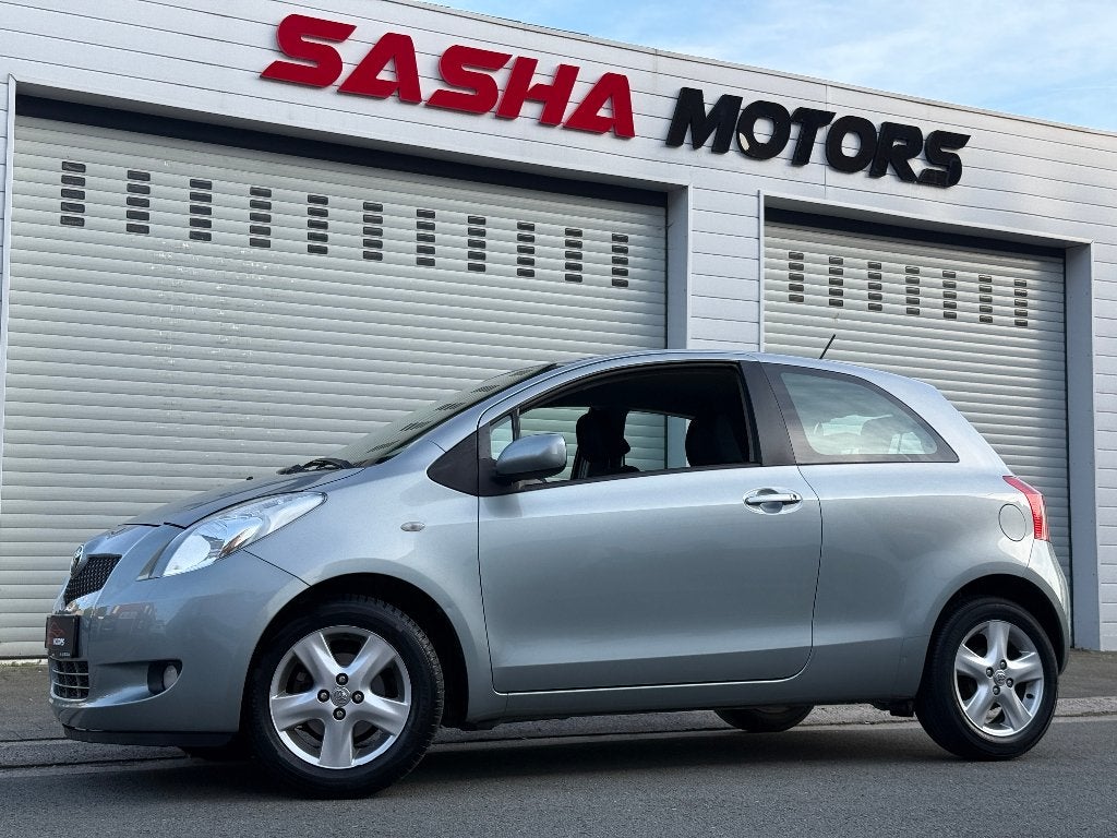 Toyota Yaris 1.3 Benzine | Airco | 129.000 KM | 12MGarantie, Autos, Toyota, Argent ou Gris, Achat, https://public.car-pass.be/vhr/059e8faf-8a34-4c37-8059-212083513497